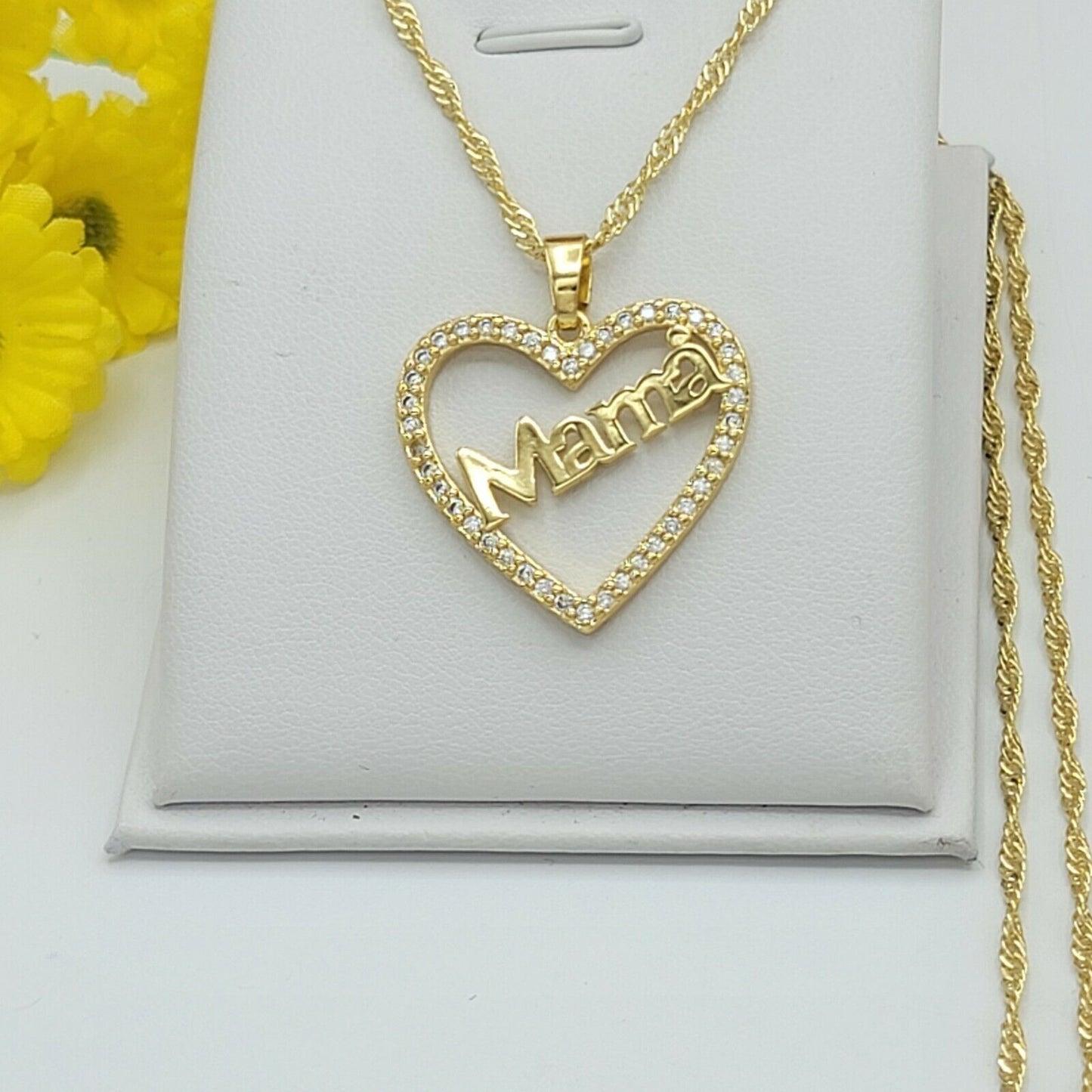 Necklaces - 14K Gold Plated. Mamá Heart Pendant & Chain.