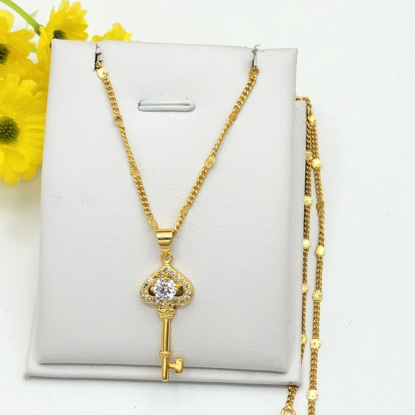 Necklaces - 24K Gold Plated. Key Pendant & Chain.